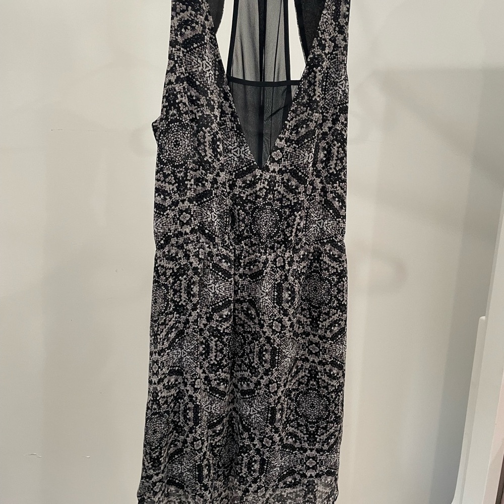 Chic Black and Gray Patterned Dress